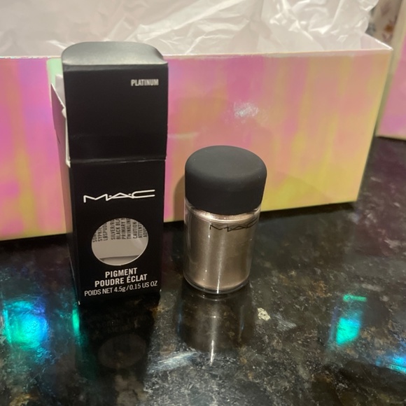 MAC pigment - Picture 2 of 2